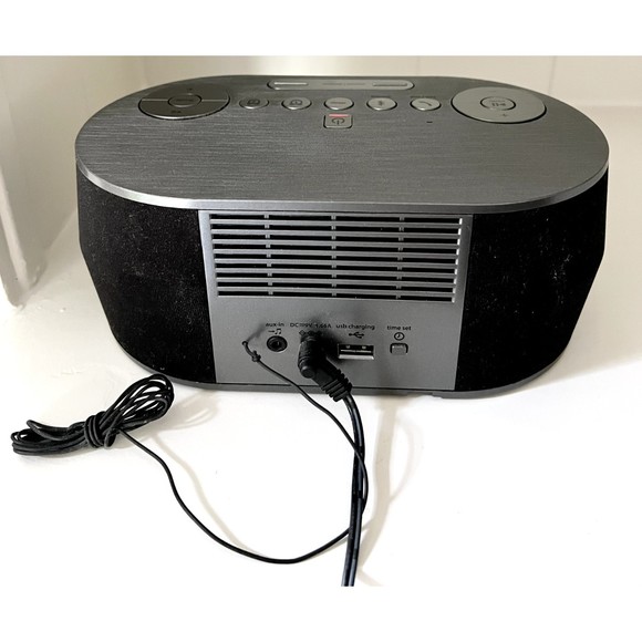 iHome iBT38 Bluetooth USB Charging Speakerphone Stereo Dual Alarm FM Clock Radio - Picture 4 of 6